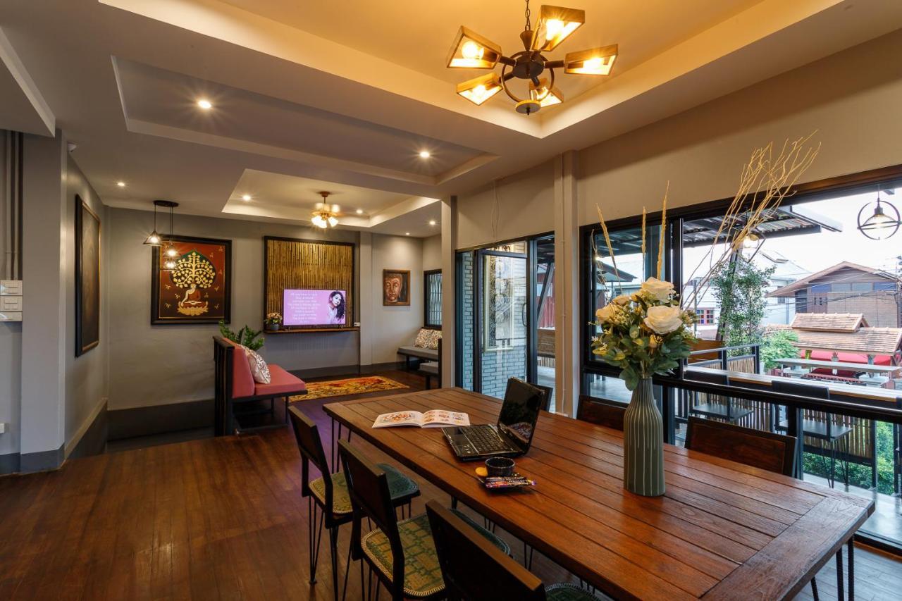 Hostel One Art And Gallery Chiang Mai Ngoại thất bức ảnh